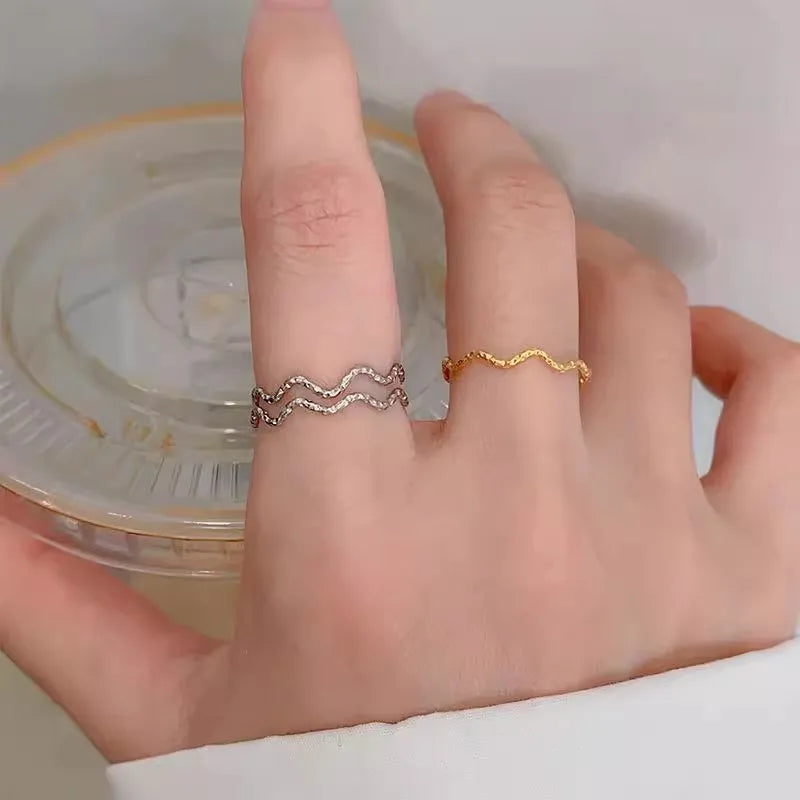 Tiny Wavy Ring