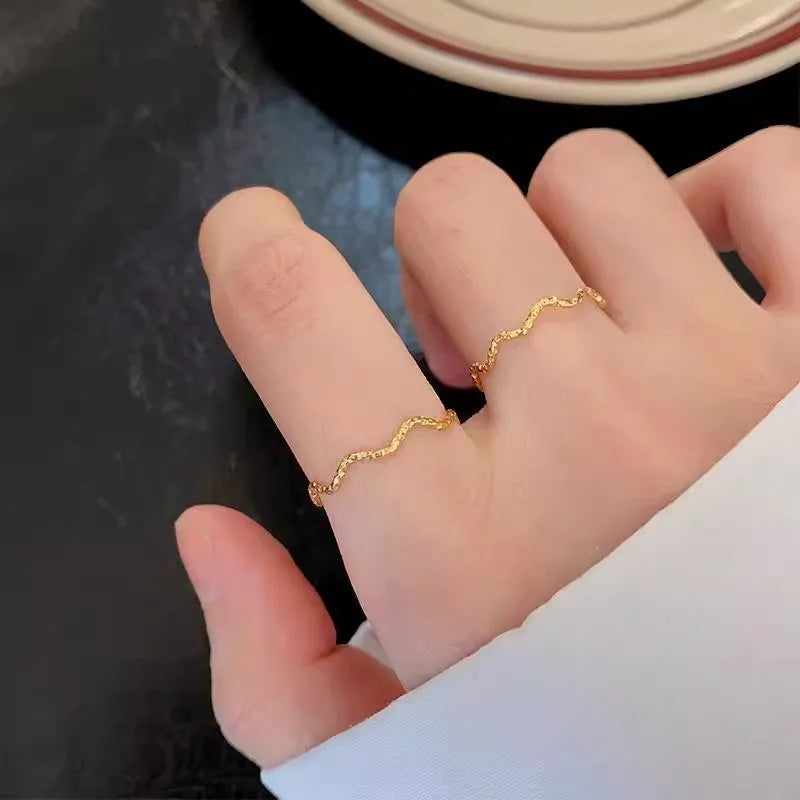 Tiny Wavy Ring