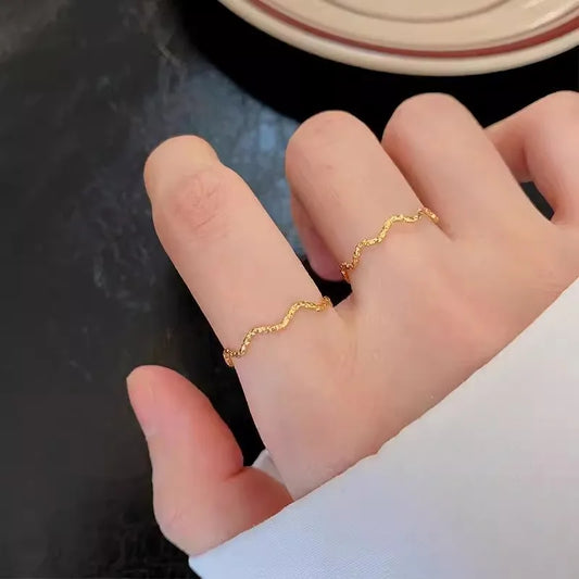 Tiny Wavy Ring